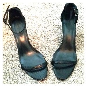 2" heeled sandals size 7.5
